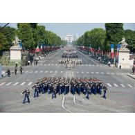 Défilé des élèves de l'école de Gendarmerie (EG) de Chaumont sur les Champs-Elysées, à Paris.