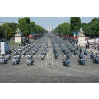 Défilé des escadrons de motocyclistes du centre national de formation à la sécurité routière de la Gendarmerie (CNFSR) et de la Police nationale sur les Champs-Elysées, à Paris.