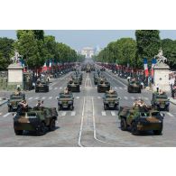 Défilé des blindés et des camions équipés d'un système d'artillerie (CAESAR) du 11e régiment d'artillerie de marine (RAMa) sur les Champs-Elysées, à Paris.