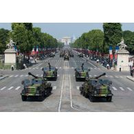 Défilé d'une batterie de camions équipés d'un système d'artillerie (CAESAR) du 11e régiment d'artillerie de marine (RAMa) sur les Champs-Elysées, à Paris.
