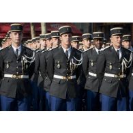 Rassemblement des élèves de l'Ecole de Gendarmerie (EG) de Chaumont sur les Champs-Elysées, à Paris.
