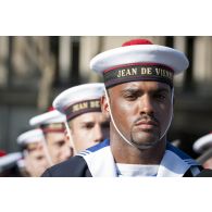 Portrait de l'équipage de la frégate anti sous-marine (FASM) Jean de Vienne sur les Champs-Elysées, à Paris.