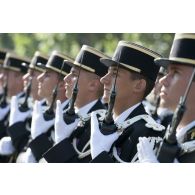 Rassemblement des élèves de l'Ecole de gendarmerie (EG) de Chaumont sur les Champs-Elysées, à Paris.