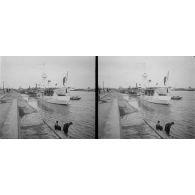 913. A Nam-Dinh (décembre 1906). Canonnière l' "Estoc". [légende d'origine]