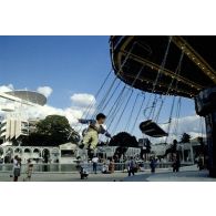 1989. Paris 1er. Jardin des Tuileries. Fête foraine pour le bicentenaire de la Révolution française.