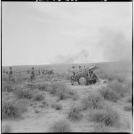 13ème régiment d'artillerie (13e RA). Exercices de tir au canon.