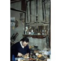 Environs de Castillon (09). Sabotier.