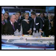 Visite de Michèle Alliot-Marie, ministre de la Défense au salon Euronaval 2006.