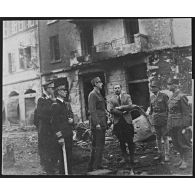 Visite du général de Gaulle dans Bastia libérée.