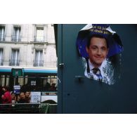 9 juin 1999. Paris 7e. Campagne pour les élections européennes. Affichage sauvage.