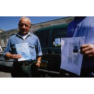 13 juin 1999. Niort (79). Campagne pour les élections européennes. Militants du parti Chasse, Pêche, Nature.