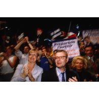 9 juin 1999. Paris 15e. Campagne pour les élections européennes. Militants au meeting de Nicolas Sarkozy et d'Alain Madelin au Palais des Sports, Porte de Versailles.