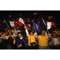 9 juin 1999. Paris 15e. Campagne pour les élections européennes. Militants au meeting de Nicolas Sarkozy et Alain Madelin au Palais des Sports, Porte de Versailles.