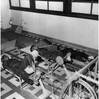 République malgache, Antsirabé, 1956. Centre de soins pour poliomyélitiques.