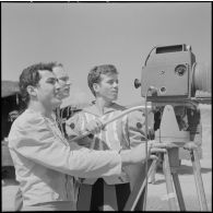 Réalisation d'un reportage de la Radiodiffusion-télévision française (RTF) sur le groupe d'action culturelle dirigé par Raymond Hermantier.