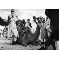République du Niger, Zinder, décembre 1953. Au marché.