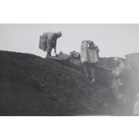 669. Carrière de Hem. Blessé. 28 août [1916]. 8 h. [légende d'origine]