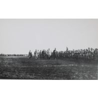 818. S[ain]te Menehould. Revue Général Gouraud. 11 nov[embre 1916]. 14 h. [légende d'origine]