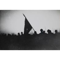 824. S[ain]te Menehould. Drapeau du 23. 11 novembre 1916. 17 h. [légende d'origine]