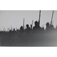 824. S[ain]te Menehould. Revue. Défilé. 11 novembre 1916. 17 h 1/4. [légende d'origine]