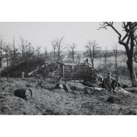 1389. P[oste de] S[ecours de] B[ataillon]. Au fond Hénaménil. 16 mars 1918. [légende d'origine]