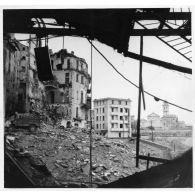 Ruines dans Bastia après les bombardements.