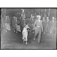 Photographie : défilé militaire.