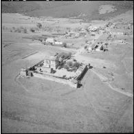 Vue aérienne du 2e escadron du 3e régiment de Hussards (3e RH) à Toustain.