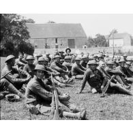 Soldats alliés : Britanniques, Italiens, Américains.