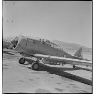 North American T-6 "Texan" sur la base aérienne de Bône. [Description en cours]