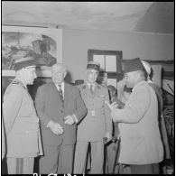 Réunion d'anciens combattants à Maison-Carrée. [Description en cours]