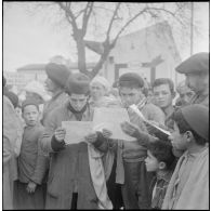 Action psychologique au marché à Bouira. [Description en cours]