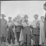 Action psychologique au marché à Bouira. [Description en cours]