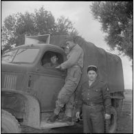 Action psychologique au marché à Bouira. [Description en cours]