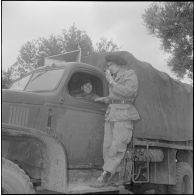 Action psychologique au marché à Bouira. [Description en cours]