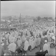 Action psychologique au marché à Bouira. [Description en cours]
