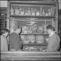 Le club alpin français visite en compagnie de Maurice Herzog le musée du Bardot à Alger. [Description en cours]