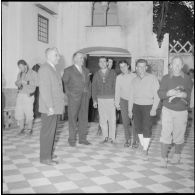 Le club alpin français visite en compagnie de Maurice Herzog le musée du Bardot à Alger. [Description en cours]