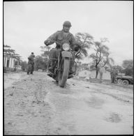 Le 4e REI à Zeribet-el-Oued. [Description en cours]