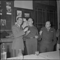 Apéritif donné à l'occasion du départ du capitaine Bertrand. [Description en cours]