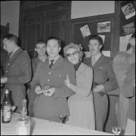 Apéritif donné à l'occasion du départ du capitaine Bertrand. [Description en cours]