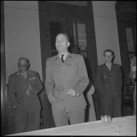 Un cocktail. [Description en cours]