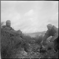 Vie quotidienne militaire. [Description en cours]