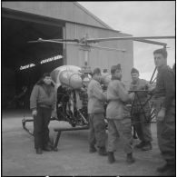 Une base d'hélicoptères. [Description en cours]