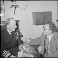 Conférence de presse d'un amiral britannique. [Description en cours]