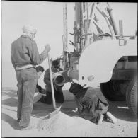 Les pétroliers du Tanezrouft. [Description en cours]