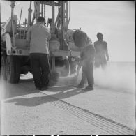 Les pétroliers du Tanezrouft. [Description en cours]