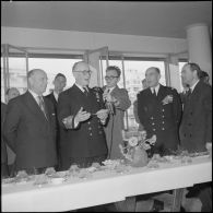 L'association des FFL reçoit l'amiral Lambe et les marins du Surprise. [Description en cours]