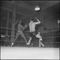 Demi-finale et finale interarmes de boxe d'Afrique du Nord. [Description en cours]