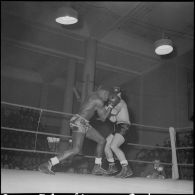 Demi-finale et finale interarmes de boxe d'Afrique du Nord. [Description en cours]